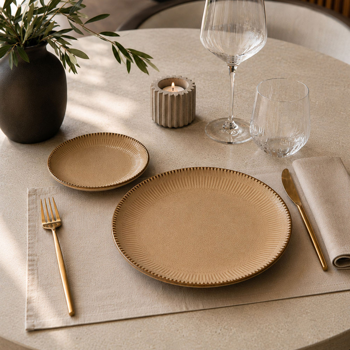 Table dressée avec la sélection