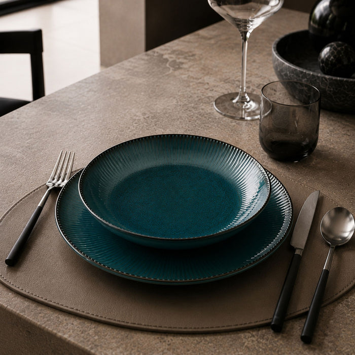 Assiette creuse en porcelaine bleue LUNEA 22cm