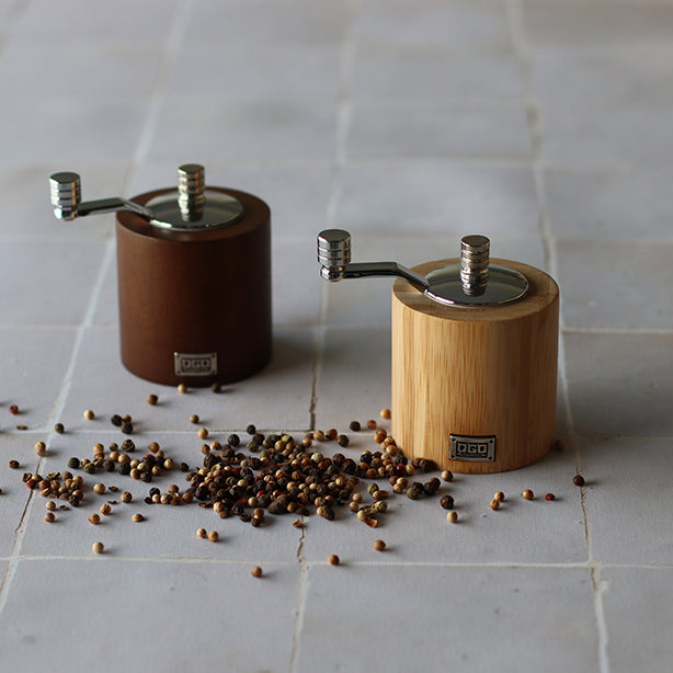 Relaxdays Moulin à café manuel déco vintage en bois et fonte avec manivelle  compartiment HxlxP: 20 x 20 x 15 cm, brun foncé